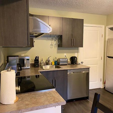 1 Bedroom Suite In Langford. Victoria Exteriör bild