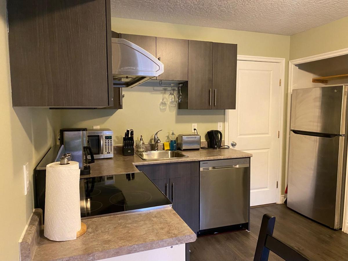 1 Bedroom Suite In Langford. Victoria Exteriör bild