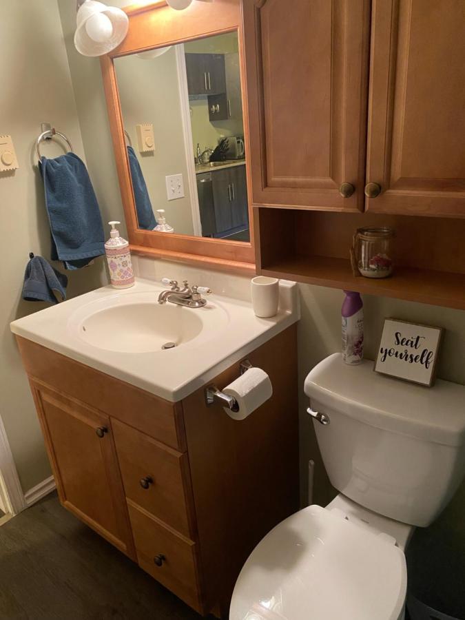 1 Bedroom Suite In Langford. Victoria Exteriör bild