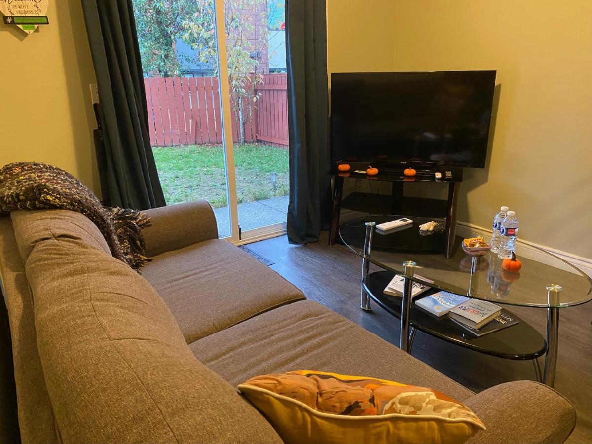 1 Bedroom Suite In Langford. Victoria Exteriör bild
