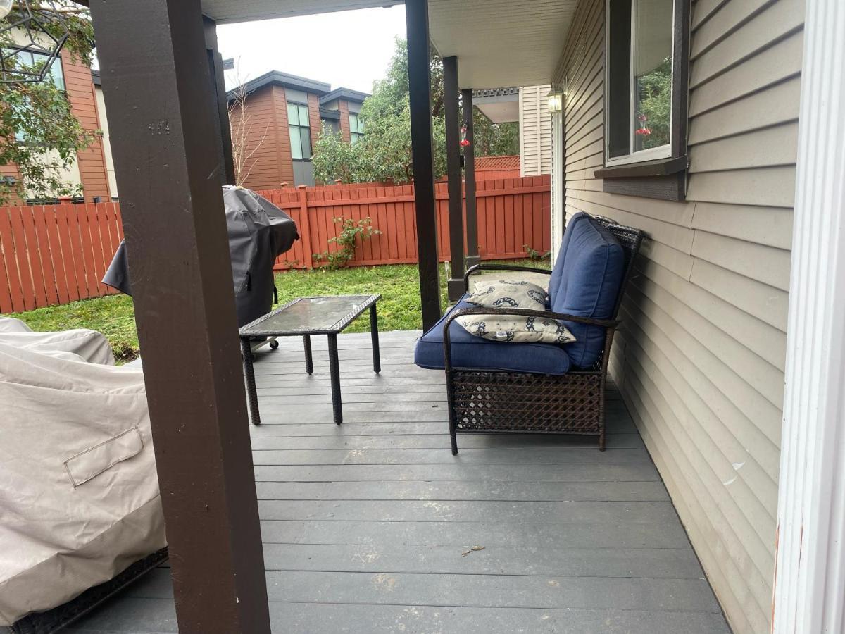 1 Bedroom Suite In Langford. Victoria Exteriör bild